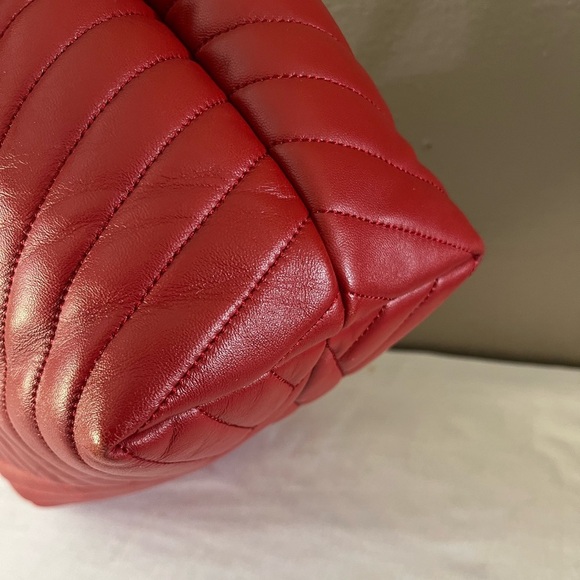 RARE Tory Burch Kira Chevron Tote Red Quilted Lambskin Gold Chain Straps - Picture 7 of 17